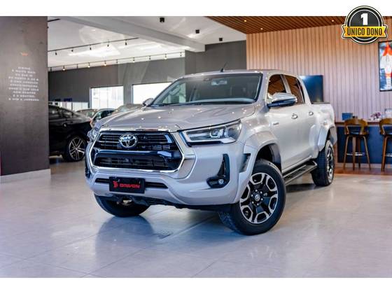 TOYOTA HILUX 2.8 D-4D TURBO DIESEL CD SRX PLUS 4X4 AUTOMÁTICO TOYOTA HILUX 2.8 D-4D TURBO DIESEL CD SRX PLUS 4X4 AUTOMÁTICO